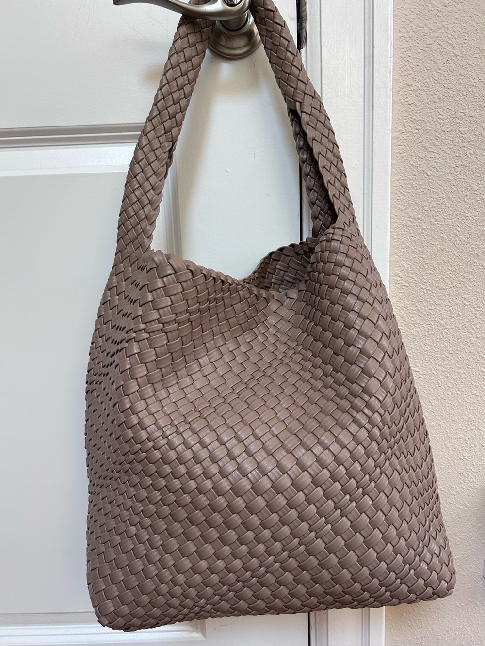 ANTIK KRAFT Women’s Lg Taupe Woven Hobo Shoulder Bag Tote Purse Magnetic Closure
